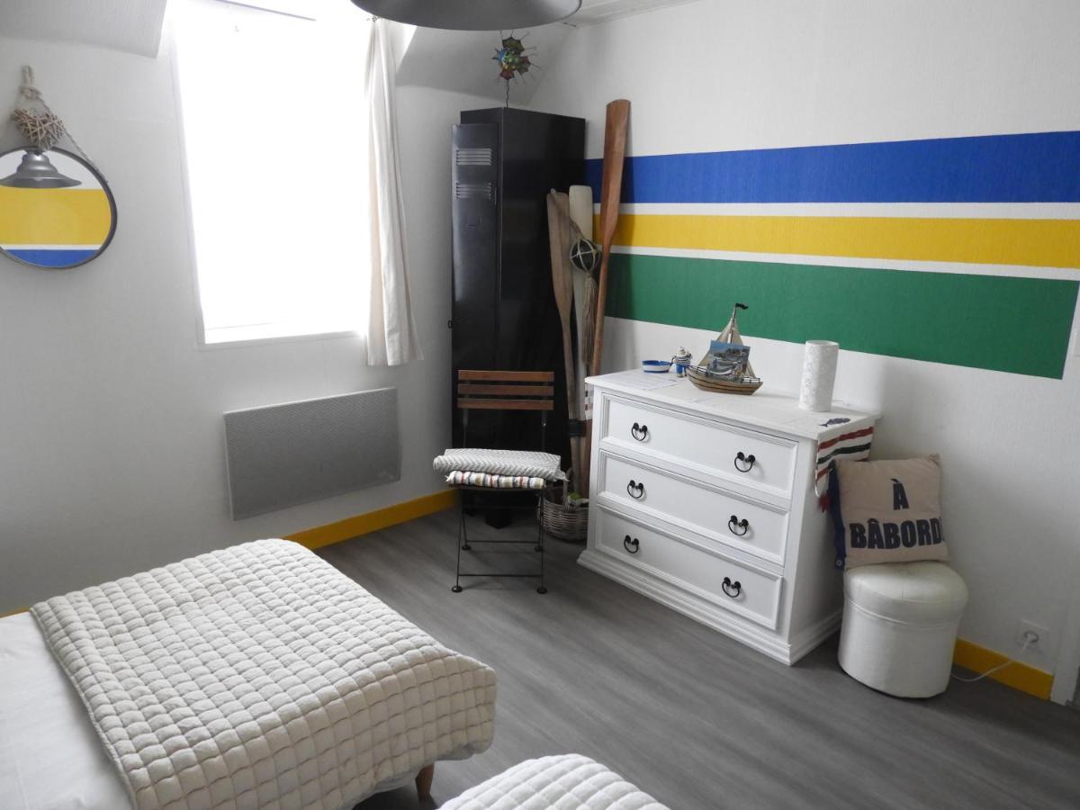 Saint-Guénolé Les Volets Bleus Bed & Breakfast エクステリア 写真