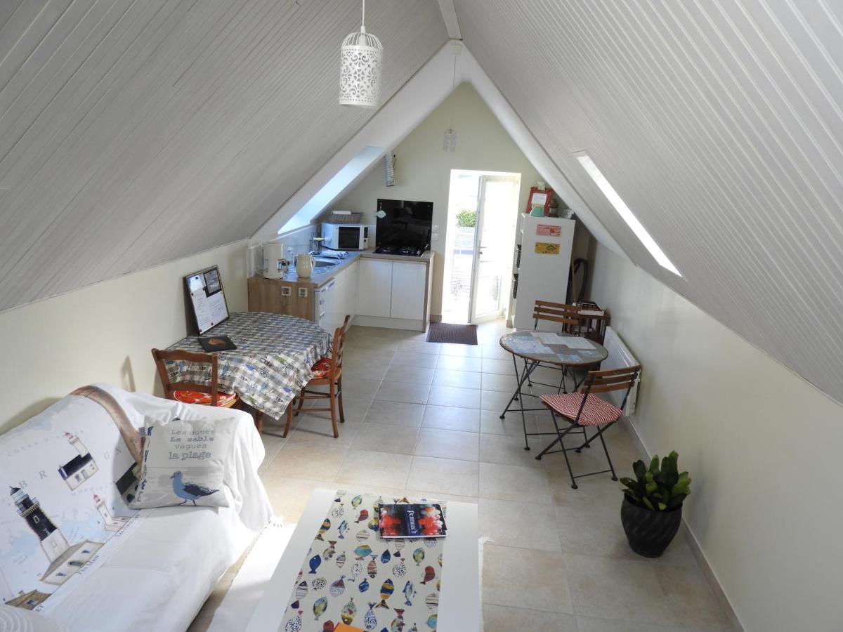 Saint-Guénolé Les Volets Bleus Bed & Breakfast エクステリア 写真