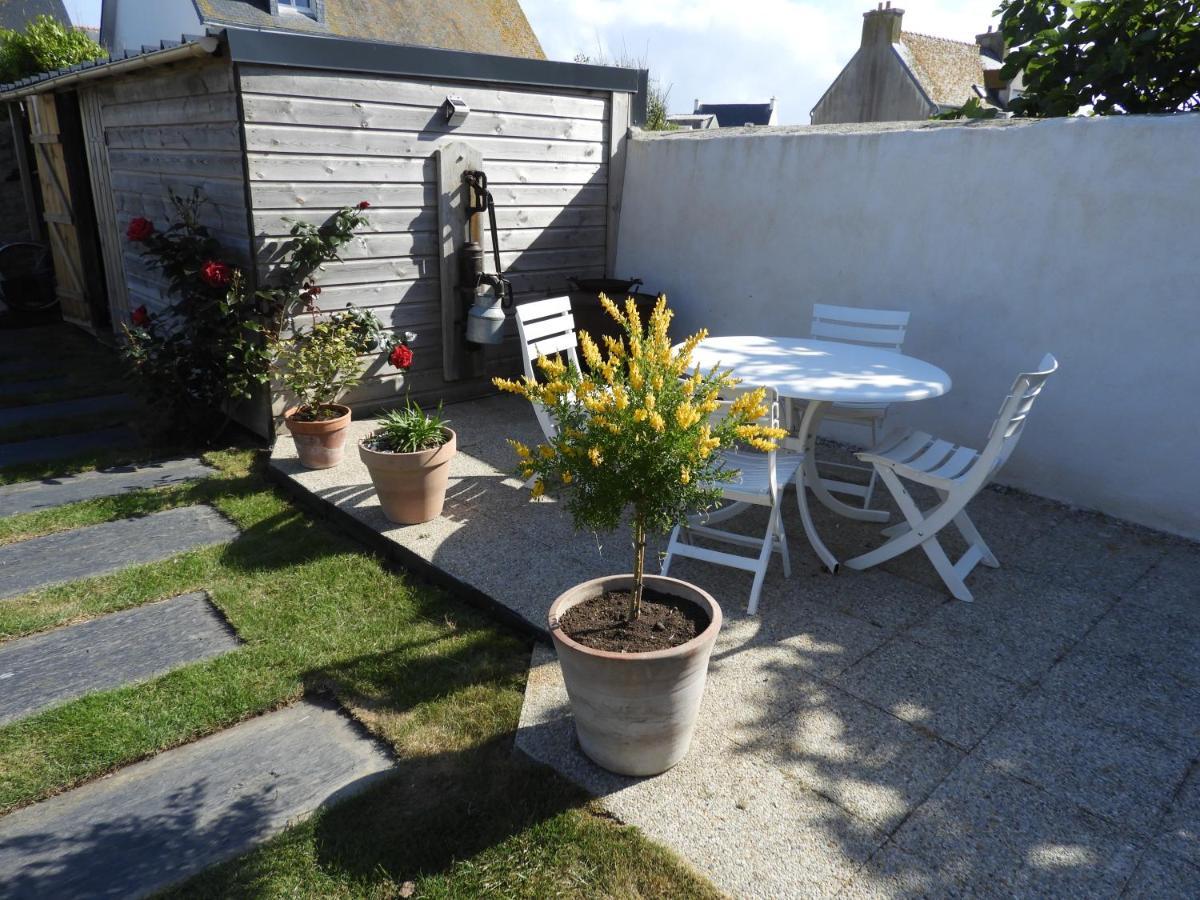 Saint-Guénolé Les Volets Bleus Bed & Breakfast エクステリア 写真